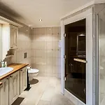 Stunning In With Sauna Ron